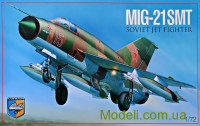 Радянський багатоцільовий винищувач МіГ-21 СМТ 