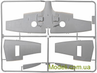 ICM 48801 Сборная модель истребителя Spitfire Mk.IX с пилотами и техниками ВВС Великобритании