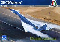 Бомбардировщик XB-70 Valkyrie"