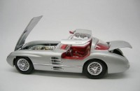 MAISTO 36898S Коллекционная металлическая автомодель 1955 Mercedes Benz 300 SLR "Uhlenhaut Coupe" (серебристый)