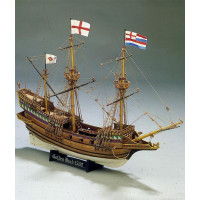 Модель корабля из дерева Golden Hind (Золотая лань)