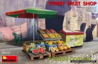 Уличная фруктовая лавка
