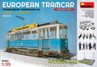 Европейский трамвай с вагоновожатым, кондуктором и пассажирами