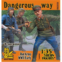 RM3559 Dangerous way' Red Army, 3 figures