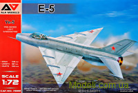 Легкий фронтовий винищувач серії E-5