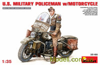 Американський військовий поліцейський на мотоциклі